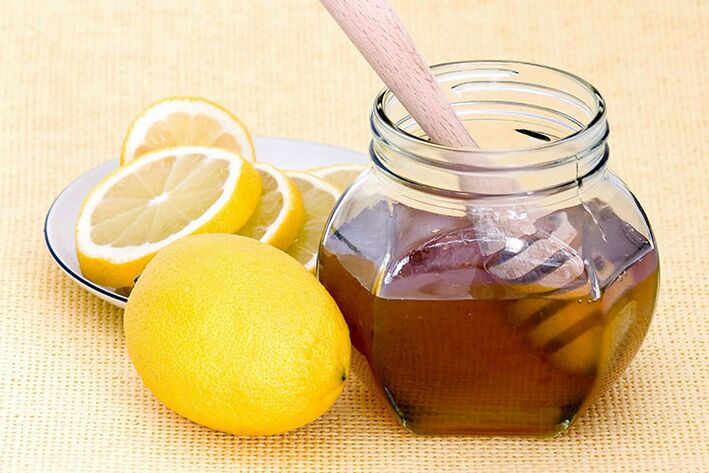 Lămâia și mierea sunt ingrediente pentru o mască care luminează și strânge perfect pielea feței